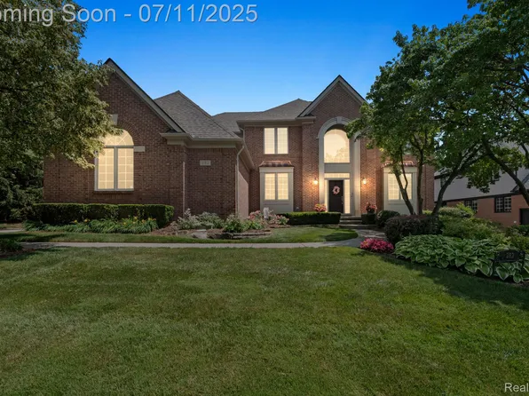 282 Wyngate Dr, Rochester, MI 48307