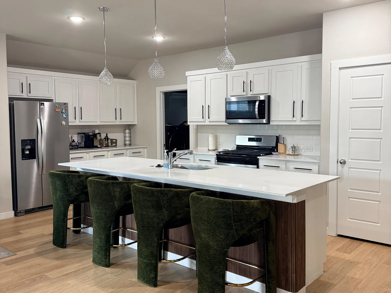 1 bed, 1.0 bath, 2000 sqft, $1,364 — Photo 4
