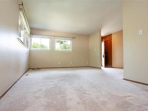 3rd image of 9141 W 83rd Ter
