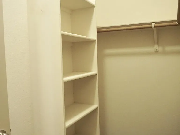 2305 Nestlewood Dr — Photo 10