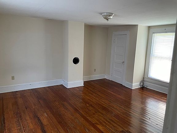 3rd image of 303 E Lee St