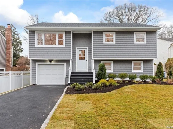 11 Crest Hill Court, Huntington Station, NY 11746