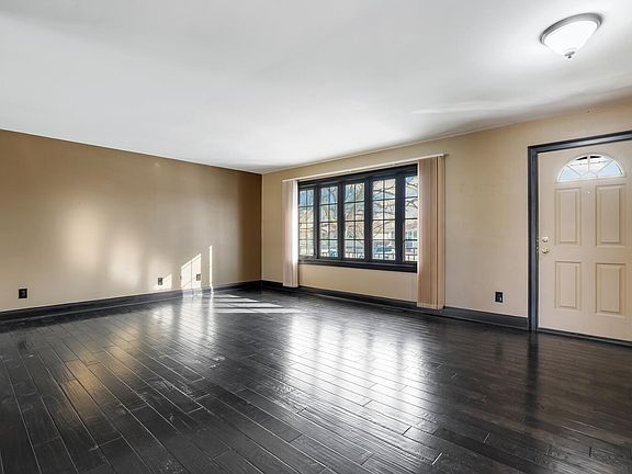 4th image of 9210 Woodward Ave