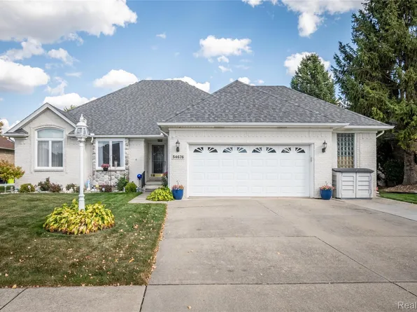 54676 Carnation Dr, Macomb, MI 48042