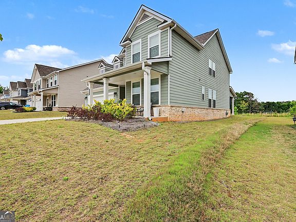 3rd image of 521 Teversham Dr