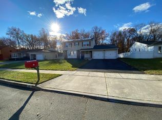 40 Colleen Cir, Ewing, NJ 08638