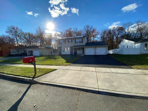 40 Colleen Cir, Ewing, NJ 08638