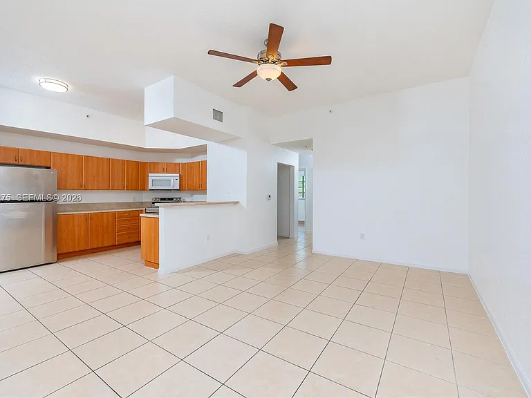 2851 Riverside Dr #207 — Photo 6