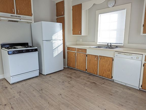 5th image of 2615 Hazel St