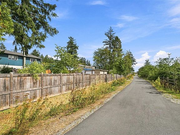 4th image of 2247 Rosstown Rd