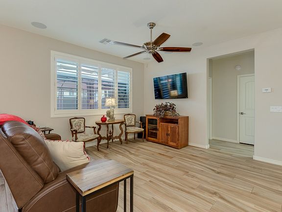 5th image of 932 S Olympic Dr #5