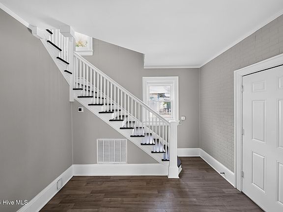 5th image of 511 Hammond Street