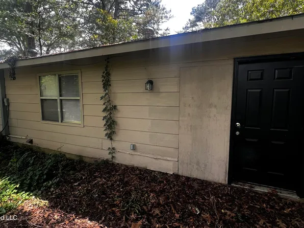350 Queen Margaret Ln, Jackson, MS 39209