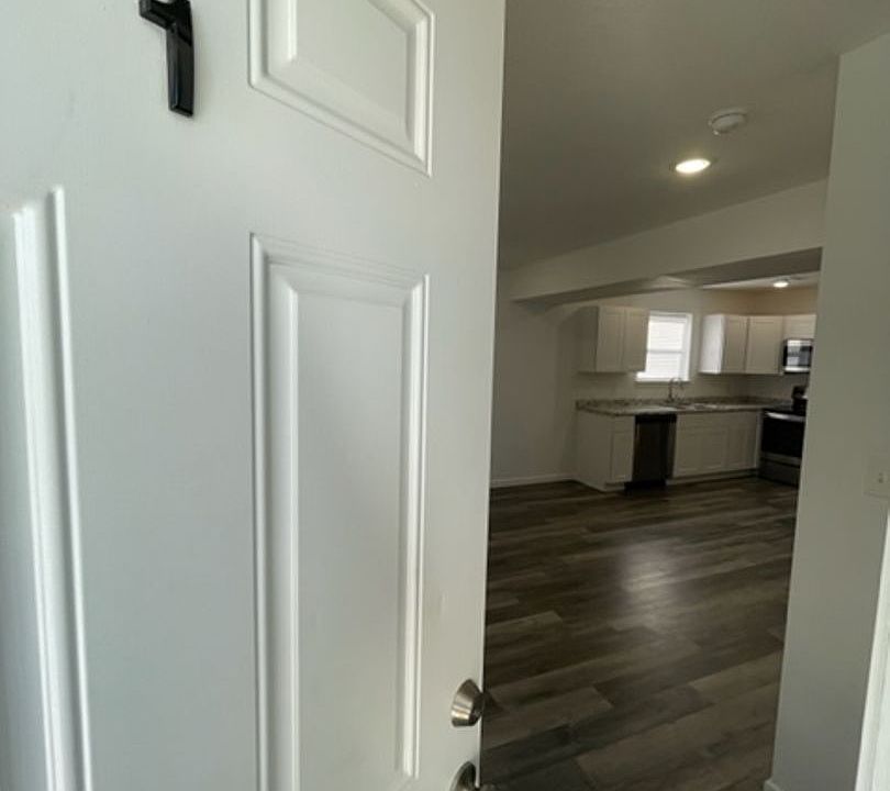 1st image of 420 Doxey St #1