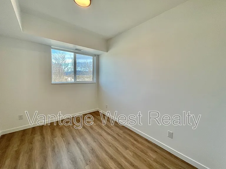 615 Rutland Rd N #401 — Photo 15