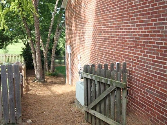 4th image of 2385 Dogwood Trace Blvd