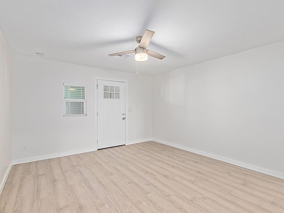 4th image of 312 E Kinderman Dr APT 8
