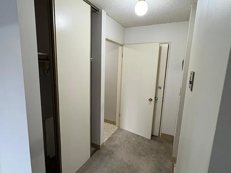 432 Huntsville Cres NW #309 — Photo 2