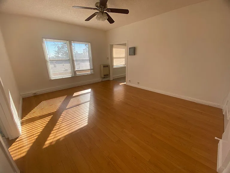 318 S Commonwealth Ave — Photo 14