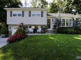 6 Pine Dr, Park Ridge, NJ 07656