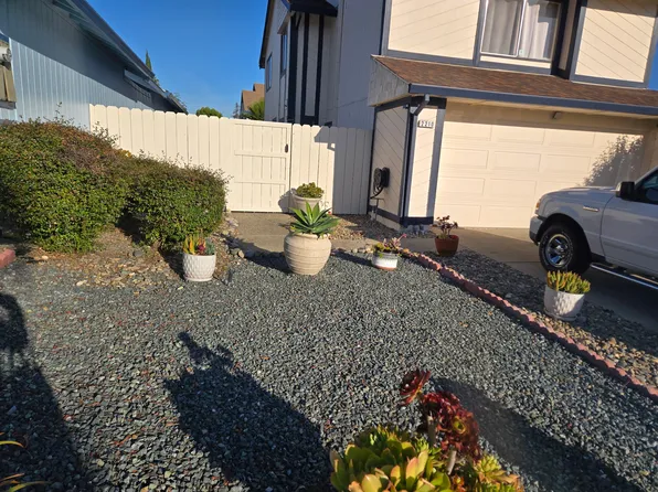 2210 Greenfield Dr, Pittsburg, CA 94565