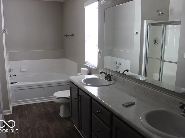 6255 Canterbury Dr — Photo 22