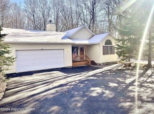 2 Sycamore Cir, Albrightsville, PA 18210