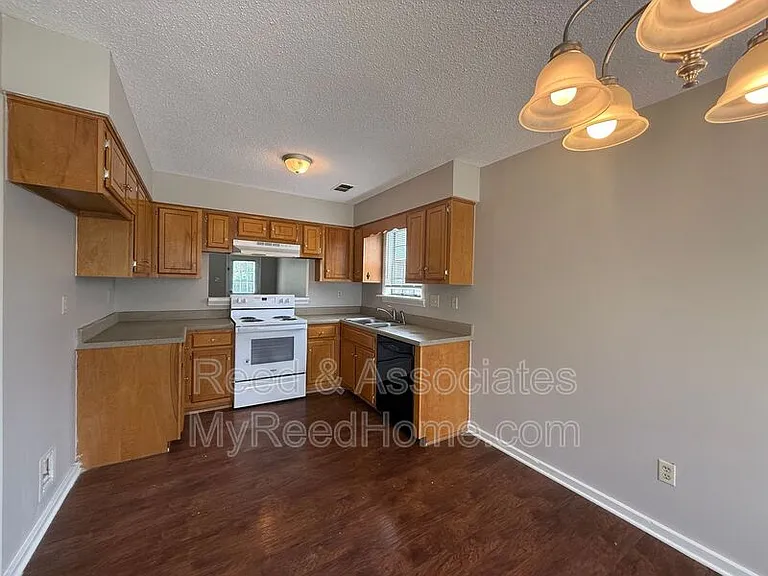 6935 Hillindale Dr — Photo 2