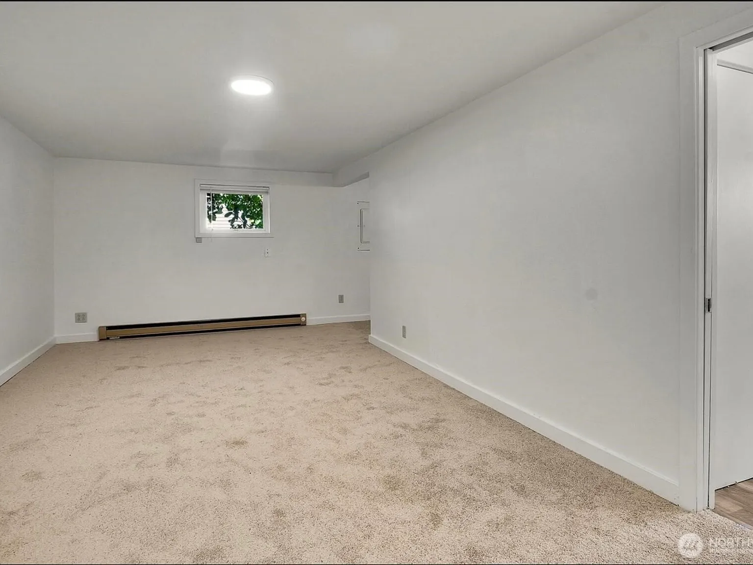 Studio, 700 sqft, $1,800 — Photo 2