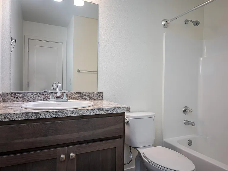 102 NE 43rd Ave #D — Photo 15