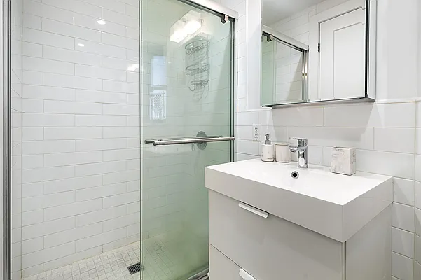 Rented by Nooklyn NYC LLC | media 15