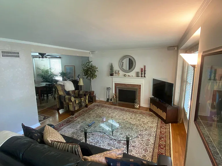 4221 Oxford Rd — Photo 18