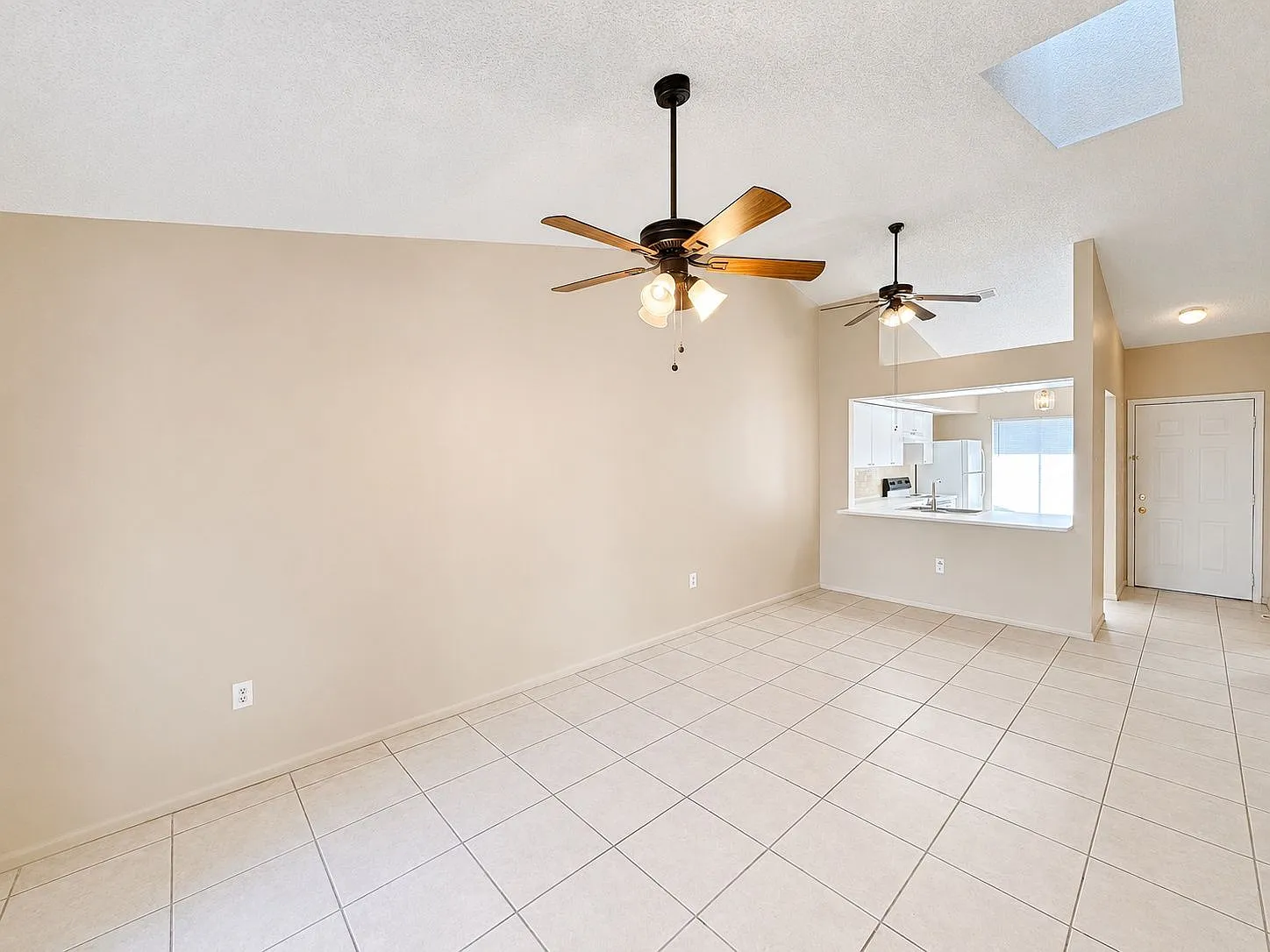 2 bed, 2.0 bath, 979 sqft, $1,495 — Photo 4
