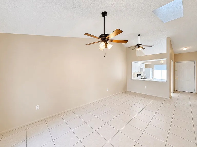 2910 Western Willow Ter — Photo 4
