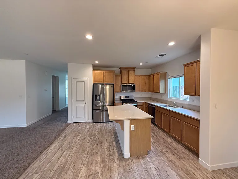 Kitchen- Appliances included