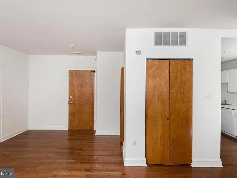 1411-5 Walnut St #801 — Photo 4