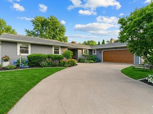 1866 Cliffview Ct, Oshkosh, WI 54901