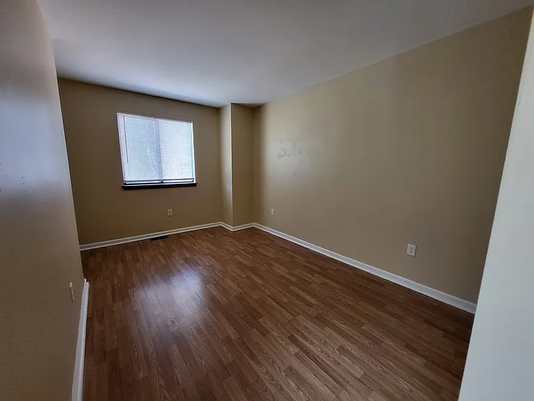 402 Tudor Ct — Photo 19