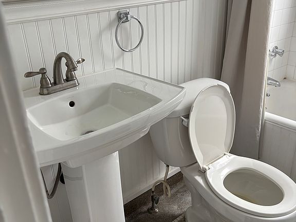 4th image of 467 W Chesterfield Ave #1