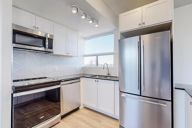 70 Spadina Rd — Photo 18