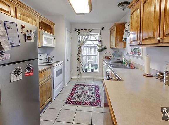 3rd image of 1136 W Camellia Dr
