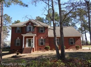 5339 Clubhouse Ln, Hope Mills, NC 28348