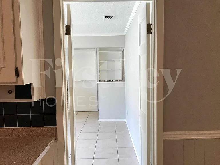 2710 Peachtree Ln — Photo 14