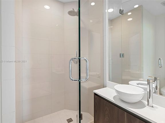 5th image of 480 NE 31st St #7