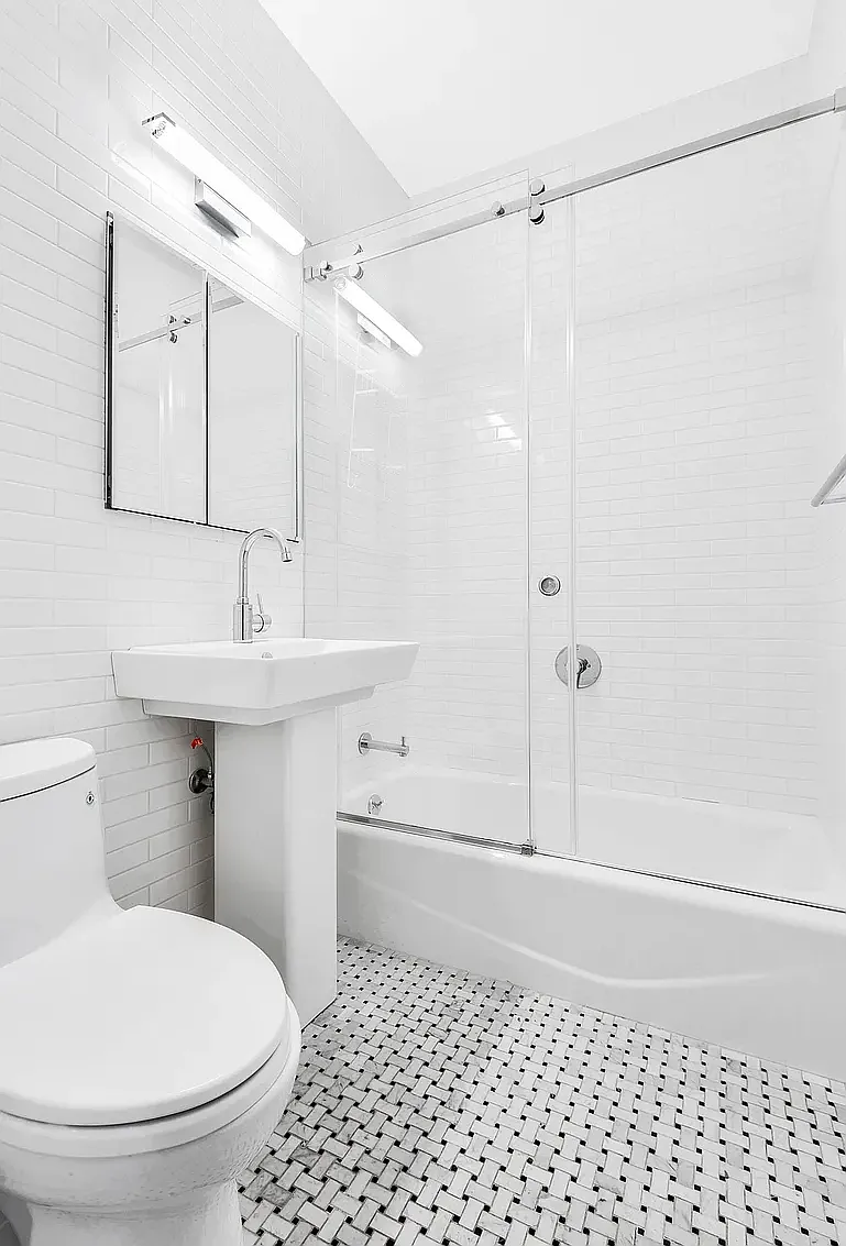 226 East 25th Street — Photo 4