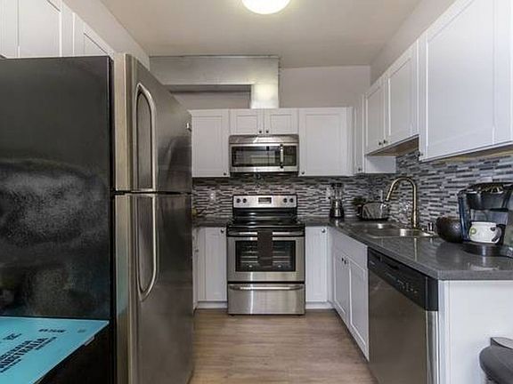 5th image of 412 S Lake St APT 406
