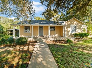 606 W Gayle St, Edna, TX 77957