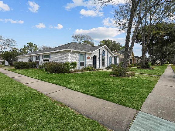 4th image of 12326 Scottsdale Dr