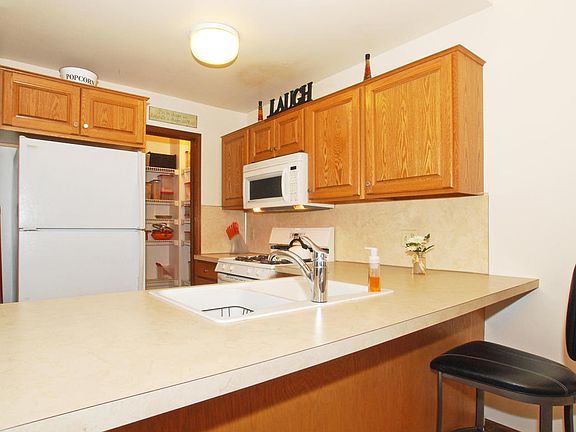 4th image of 2667 Stonebluff Dr SW