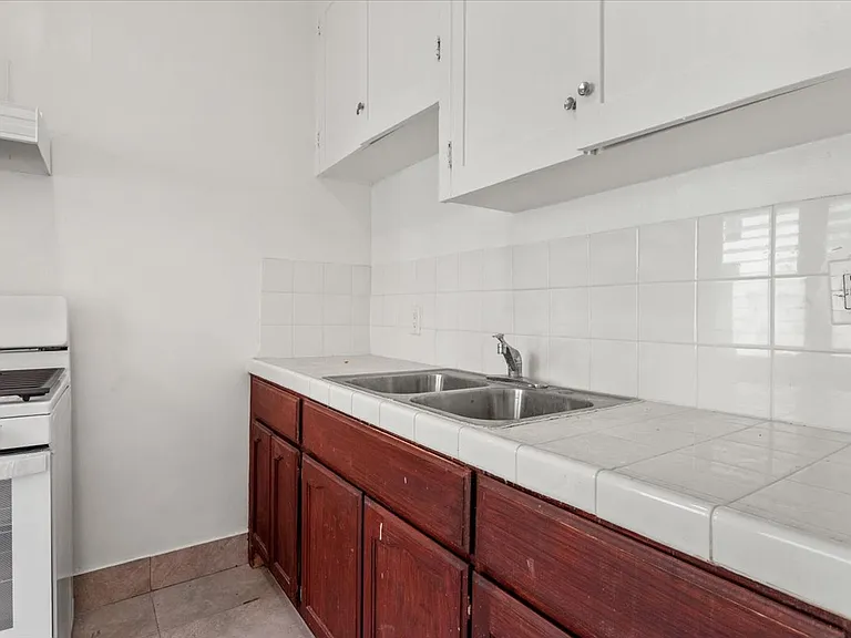 1511 W 4th St #23 — Photo 14